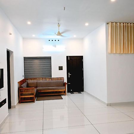 Elamkulam Penthouse - 3Bhk Ac With Kitchen - Kochi Lägenhet Chottanikara Exteriör bild