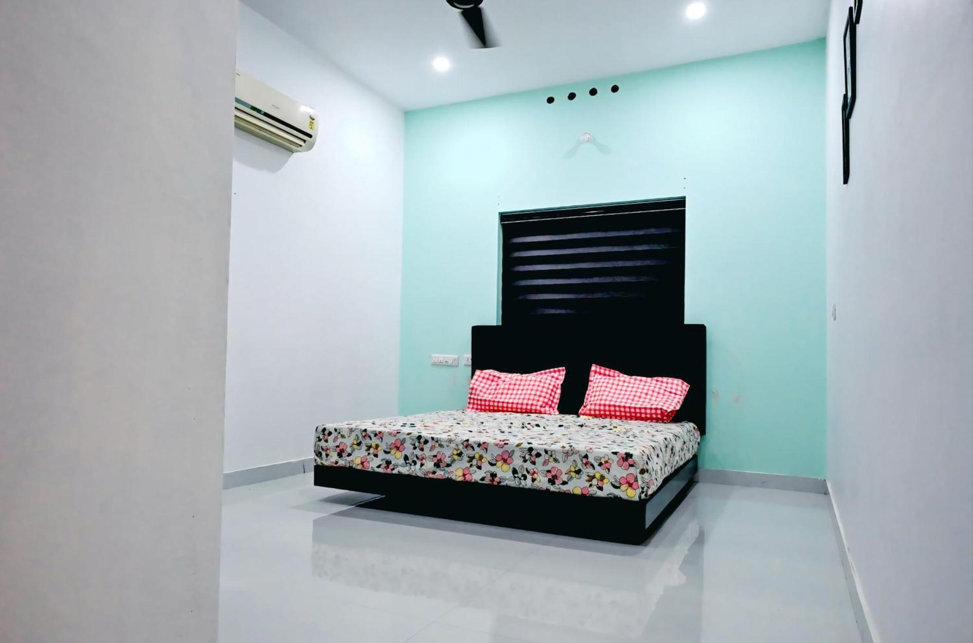 Elamkulam Penthouse - 3Bhk Ac With Kitchen - Kochi Lägenhet Chottanikara Exteriör bild