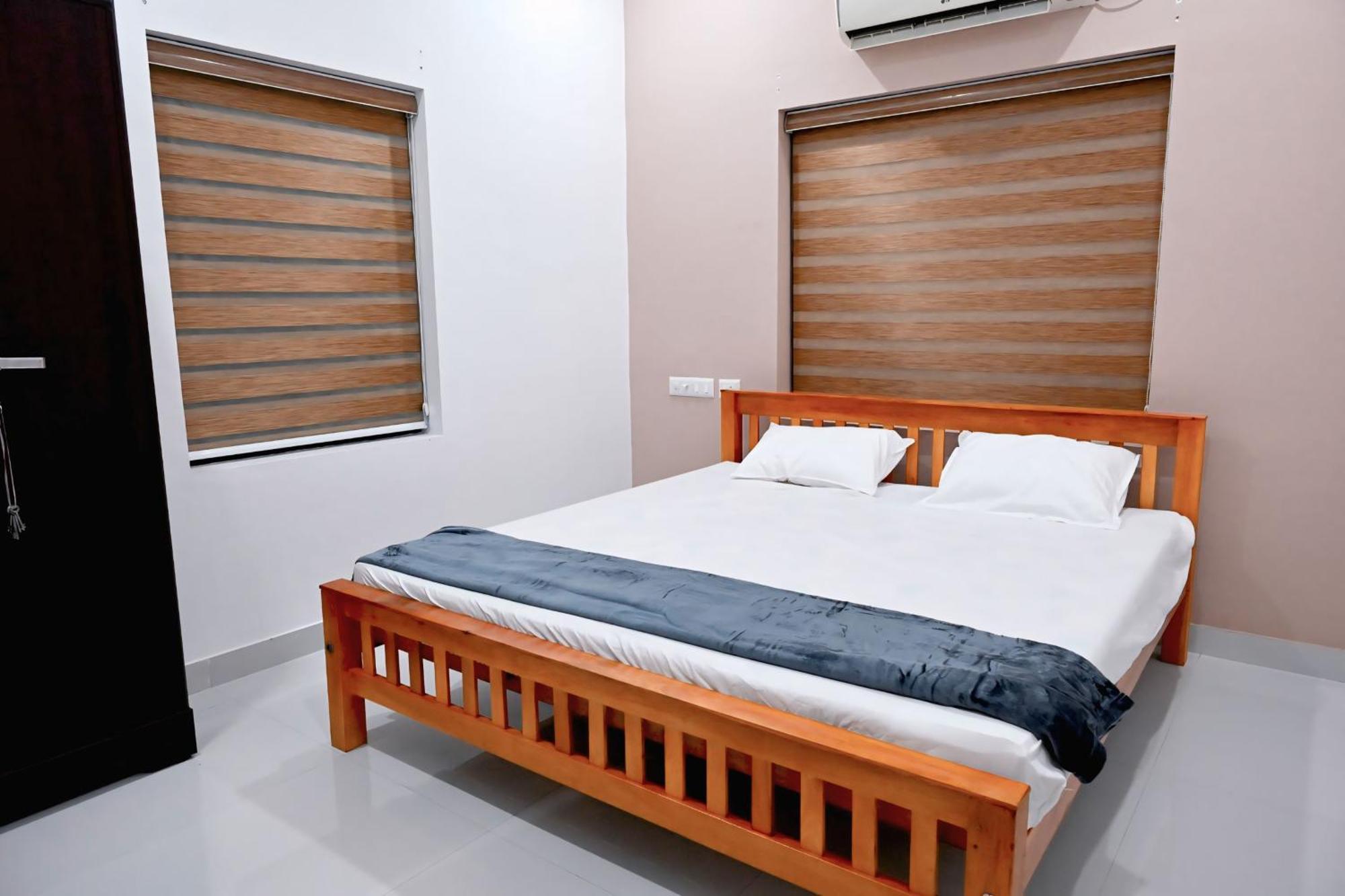 Elamkulam Penthouse - 3Bhk Ac With Kitchen - Kochi Lägenhet Chottanikara Exteriör bild