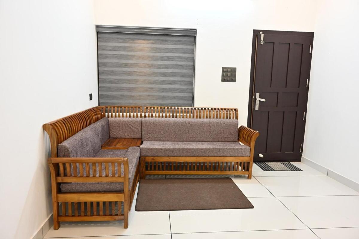 Elamkulam Penthouse - 3Bhk Ac With Kitchen - Kochi Lägenhet Chottanikara Exteriör bild